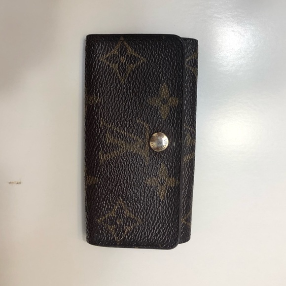 Authentic Louis Vuitton 4 key holder